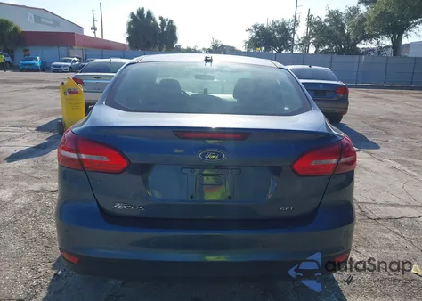 2018 Ford Focus Sel z USA, uszkodzony, nr VIN 1FADP3H22JL216037